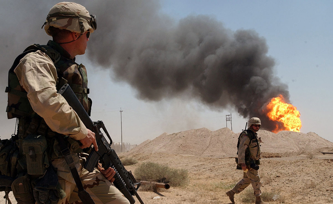 Oil well burning during the Iraq War