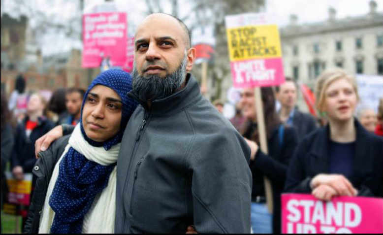 Couple joining the central London Stand Up to Racism demonstration, March 2017. Photo: Jim Aindow 