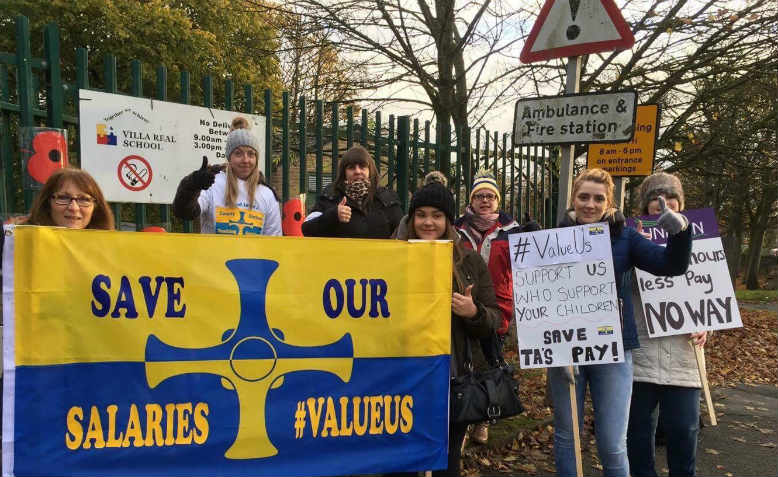 Durham Teaching Assistants preparing to picket, County Durham, November 2016. Photo: Tony Dowling 