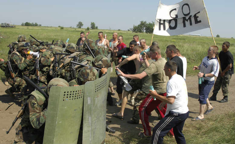 Moldovan troops receiving ‘peacekeeping’ instruction from the North Carolina National Guard, 2011. Photo: Flickr/ Maj. Robert Carver