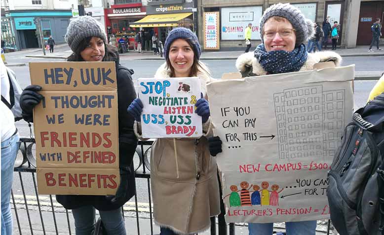 Lecturers on the picket line in Bristol. Photo: Jack Hazeldine.