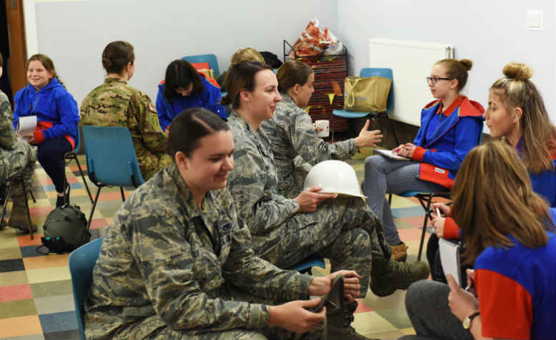 48th Fighter Wing Airmen from RAF Lakenheath speak to local Girlguiding group in Mildenhall. Photo: US Air Force/Christopher S. Sparks