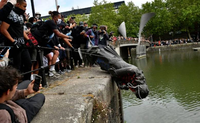 Edward Colston's statue being thrown into Bristol Harbour. Photo: Wikimedia Commons