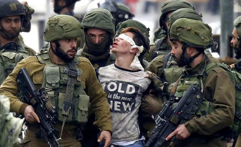 Israeli soldiers arresting a Palestinian. Photo: Wikimedia Commons