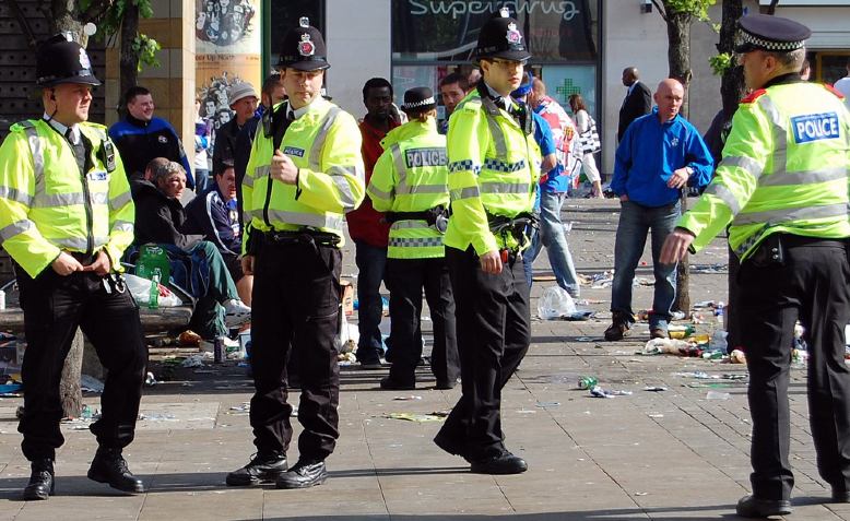 Greater Manchester Police officers in Piccadilly Gardens, Manchester, May 2008. Photo: zxzoomy via flickr/Public Domain