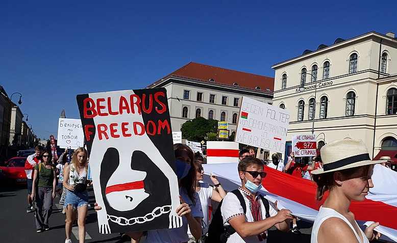 Belarus protests, 13 August 2020. Photo: Manuel Trinidad / Flickr / cropped from original / CC BY-NC-ND 2.0, licence and original photo linked at bottom of article