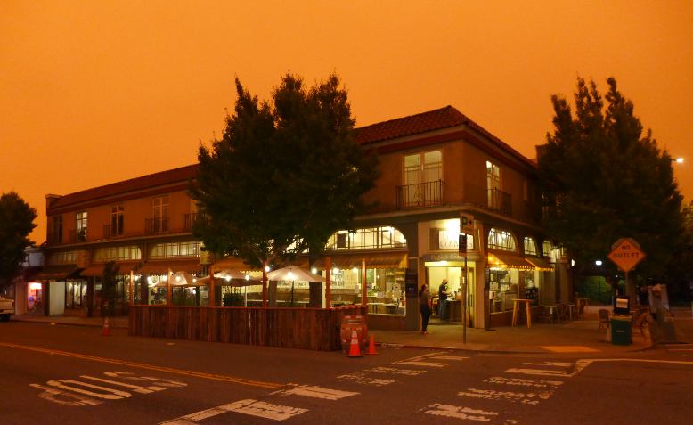 Orange sky in Elmwood, Berkeley, California, Wednesday 9 September 2020. Photo: dn &wp / Flickr / cropped from original / CC BY 2.0, original photo and licence linked at bottom of article