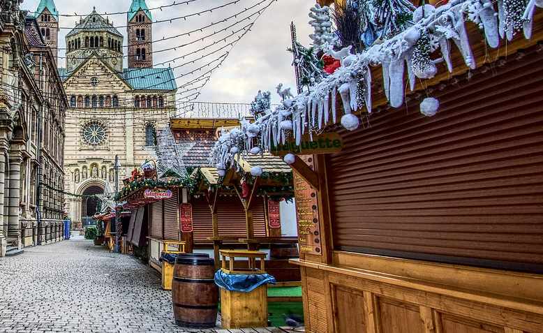 Empty Christmas market. Graphic: Pixabay/Markus Distelrath 