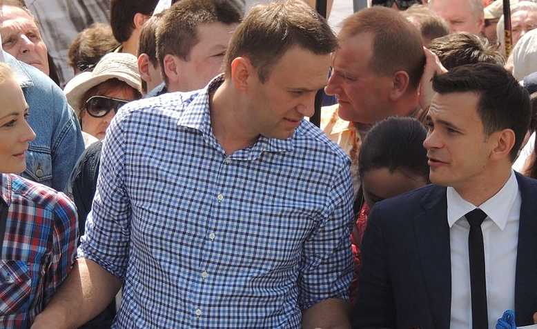 Yulia Navalny, Alexey Navalny and Ilya Yashin at Moscow rally. Photo: Bogomolov.Pl/cropped from original/licensed under CC3.0, linked at bottom of article