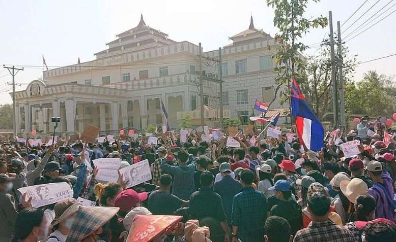 Protest against military coup in front of Kayin State Hluttaw.