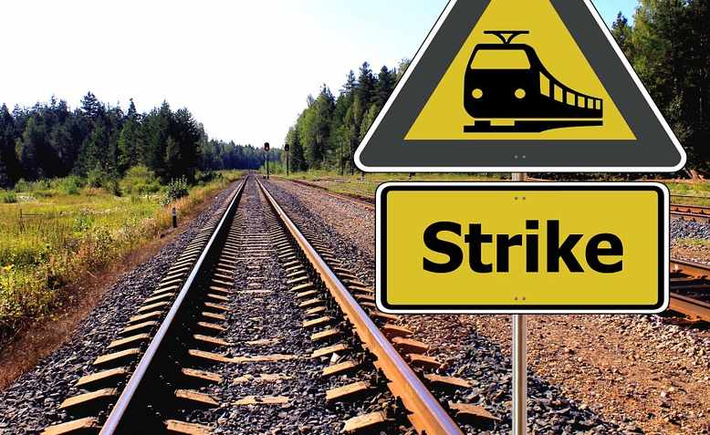 Rail strike graphic by Pixabay/geralt 