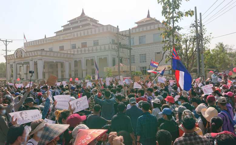 Protest against military coup in front of Kayin State Hluttaw