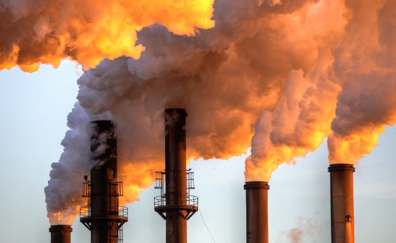 Factory-Smoke-From-Sugar-Cane-Company-Florida| Photo: Captain Kimo – Flickr | cropped from original | CC BY-NC-SA 2.0 | license linked at bottom of article