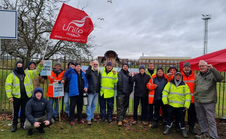 Scunthorpe scaffolders picket line