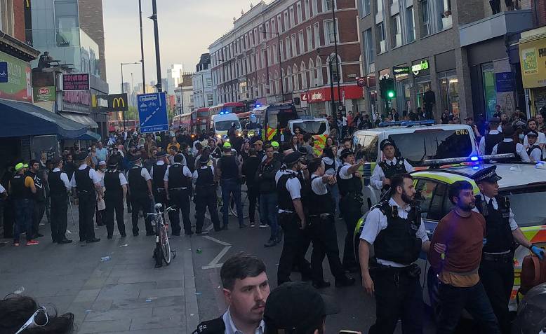 Dalston residents stand up to police immigration raid