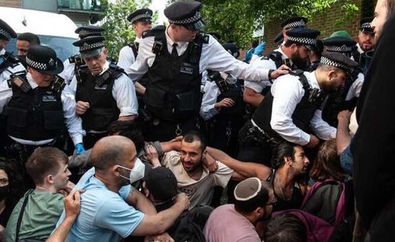 Protestors sit in to block immigration van in Peckham. Photo: Alistair Cartwright