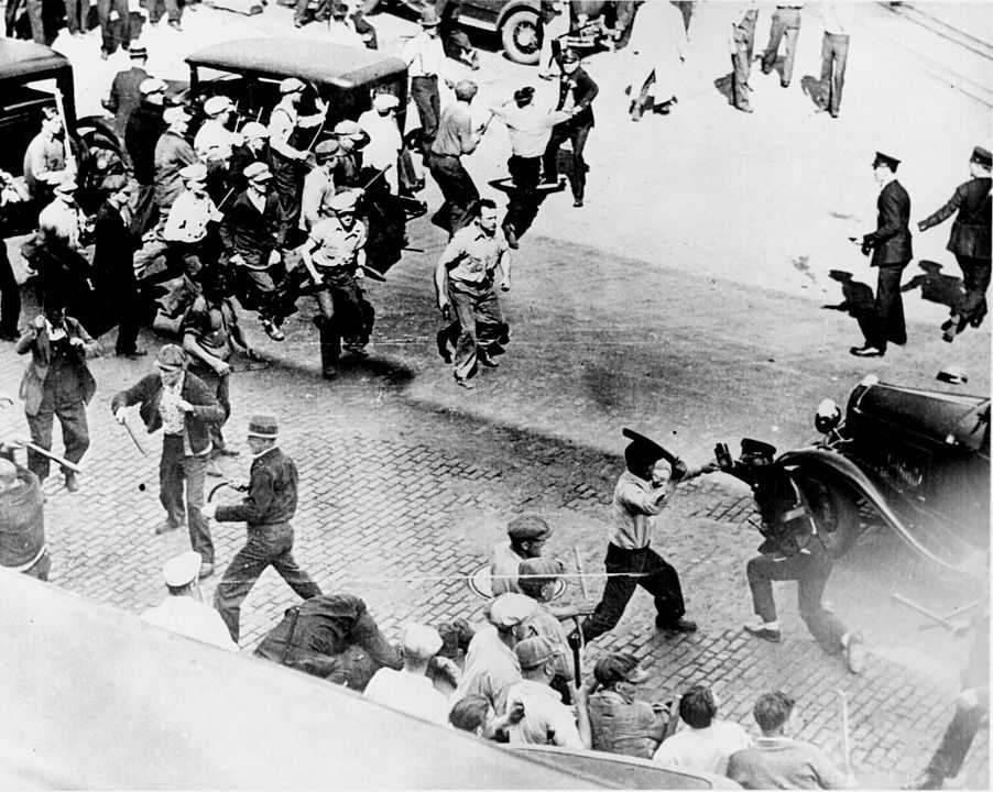 Striking teamsters battling police on the streets of Minneapolis, Minnesota, June 1934