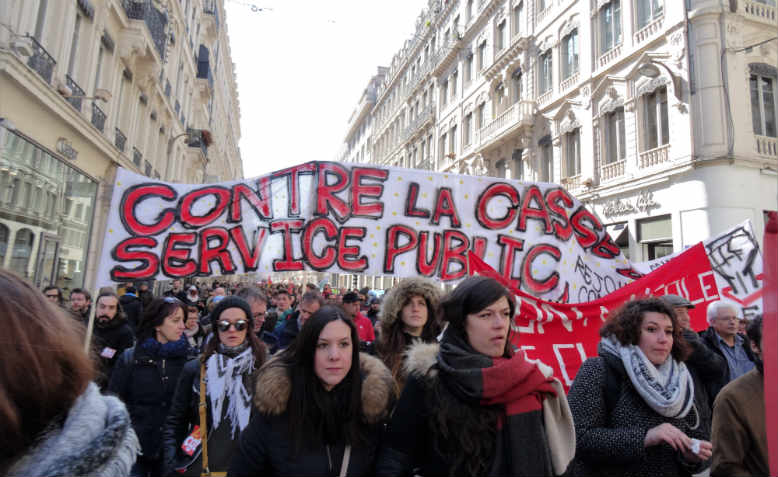 Students and workers take to the street to defend public services in Lyon. Photo: Flickr/Jeanne Menjoulet