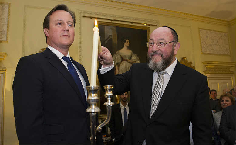 David Cameron and Chief Rabbi Mirvis in 2013. Photo: Flickr/Number 10 