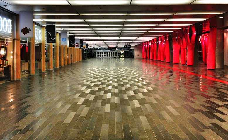 Empty shopping mall in 2012. Photo: Flickr/Simon Collinson 