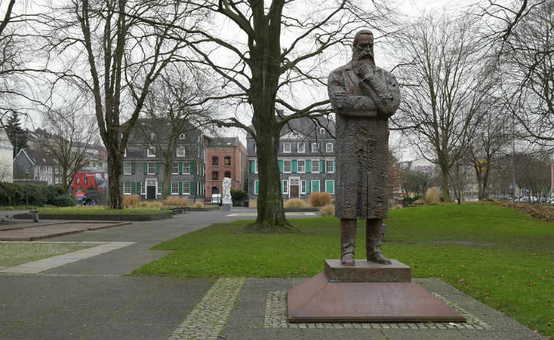 A statue of Friedrich Engels in Wuppertal-Barmen Park, Germany. Photo: Pixabay 