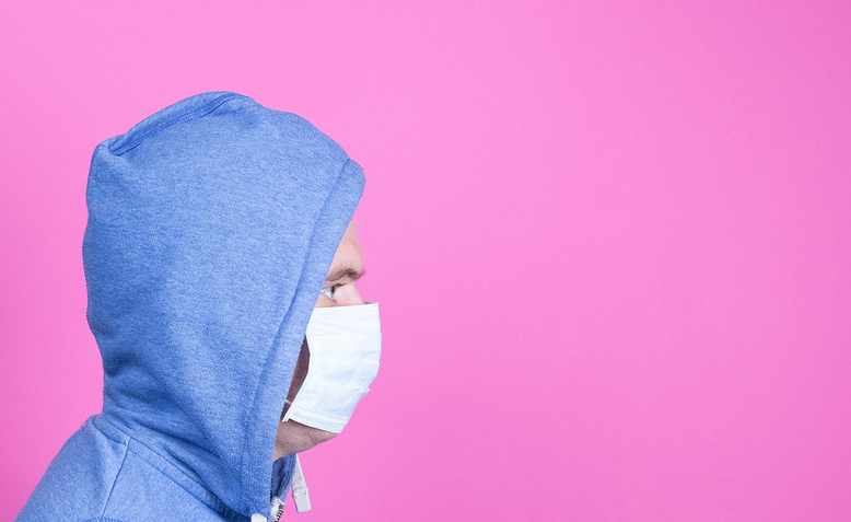 Man with medical flu mask. Photo: Flickr/Marco Verch 