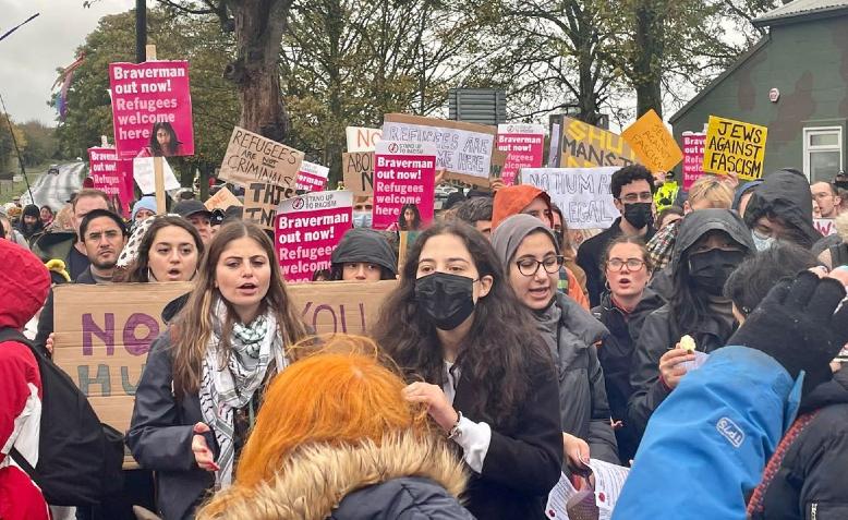 Hundreds protest outside Manston refugee ‘concentration camp’ | Counterfire