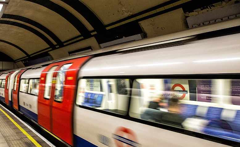 A tube train arrives at a platform on the London Underground. Photo: Wallpaper Flare 