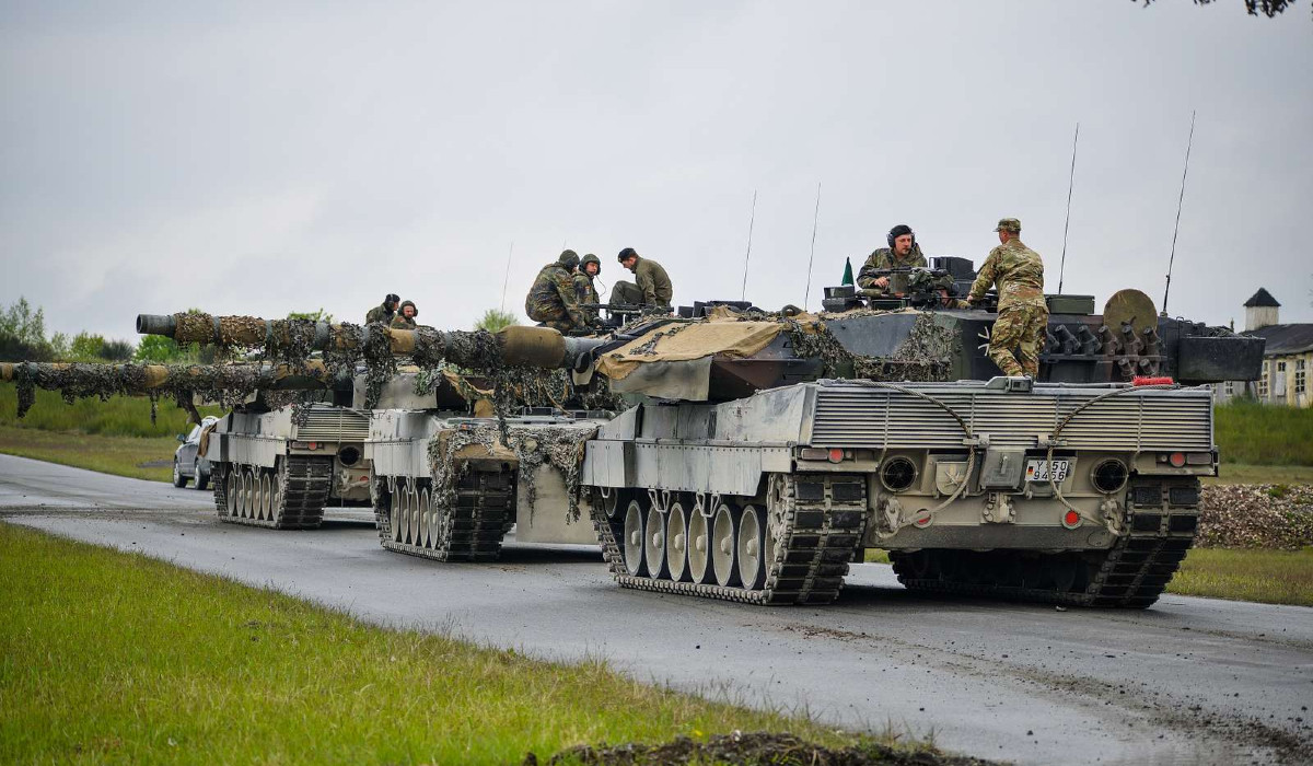 German Leopard 2A6 tanks prepare to move to their starting position