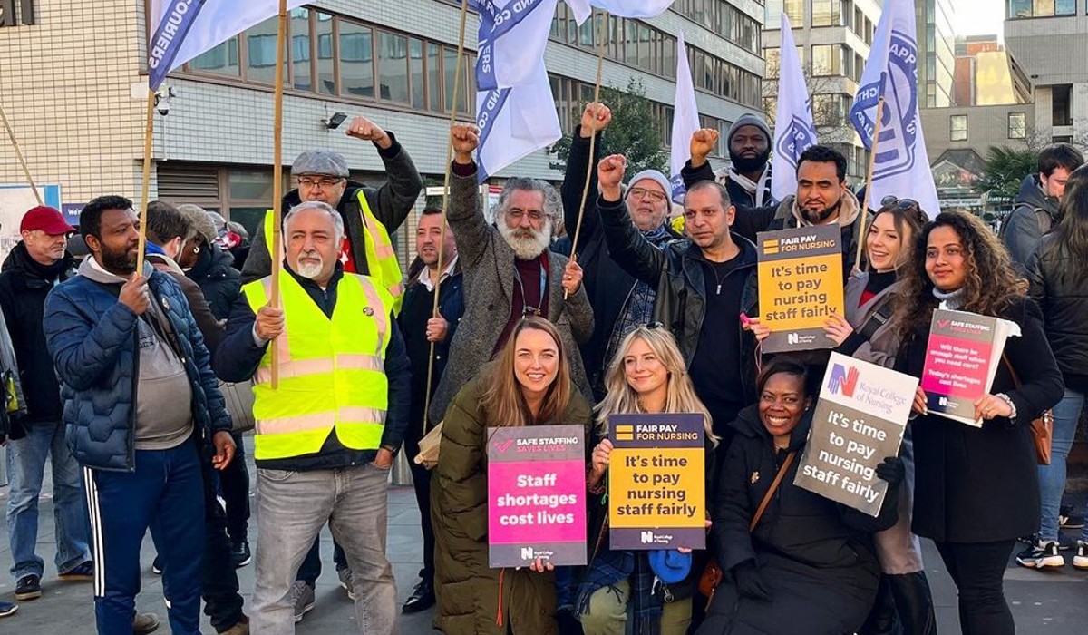 ADCU members with RCN strikers at the St Thomas' picket line