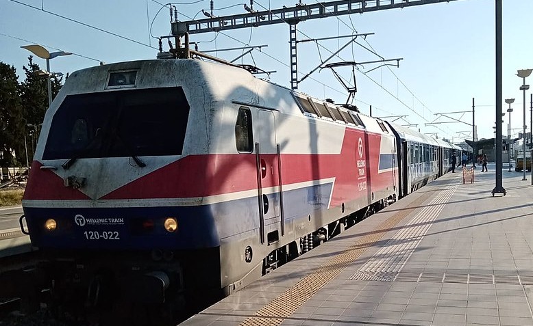 The Hellas Sprinter locomotive seen in Athens Central Station | Photo: NikolasSkevis1 | CC BY-SA 4.0 | cropped from original