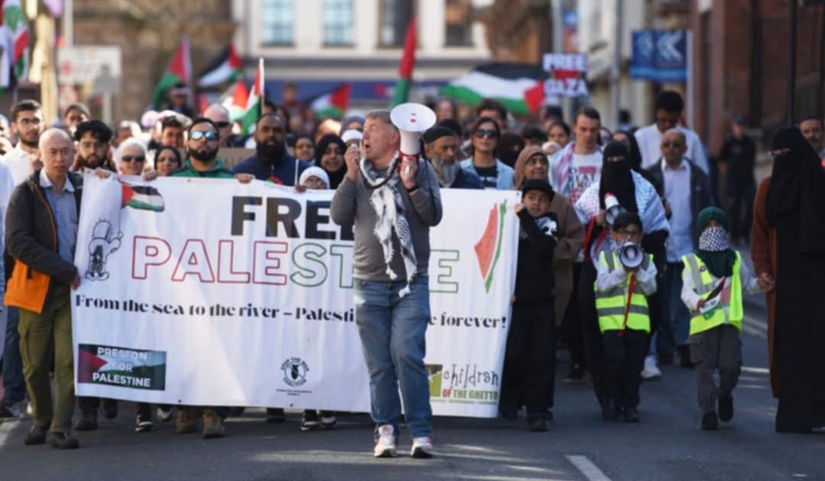 Michael Lavalette leading a Palestine demonstration