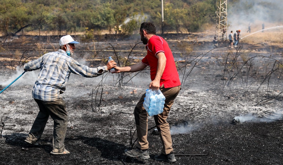 Red Crescent assistance to firefighters