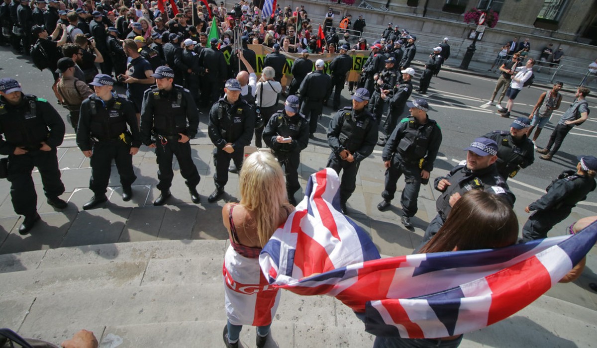 Tommy Robinson supporters and counter-protesters face off.