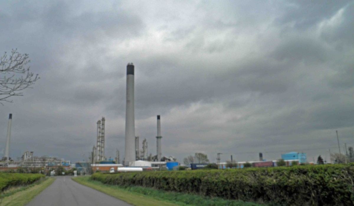 Lindsey Oil refinery from Nicholson Road, North Killingholme