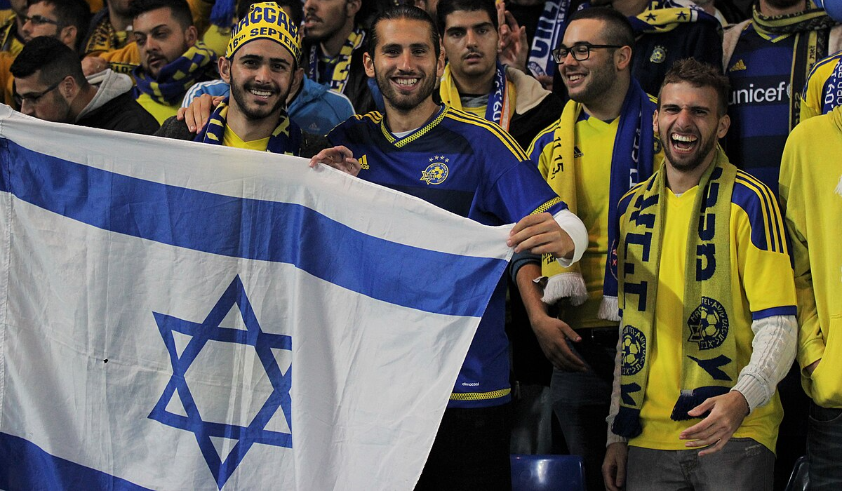 Maccabi Tel Aviv fans in the UK, September 2015. Photo: Wikimedia/joshjdss