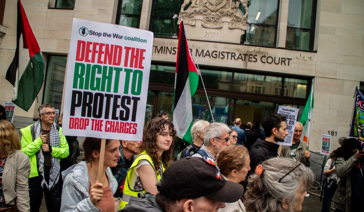 Drop the charges protest. Photo: Steve Eason / CC BY-NC 2.0