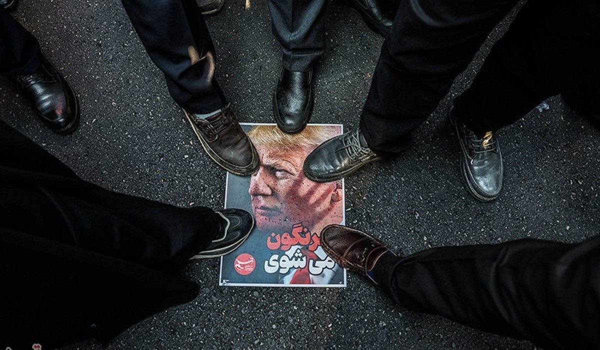 US threatens Iran as mass protests continue