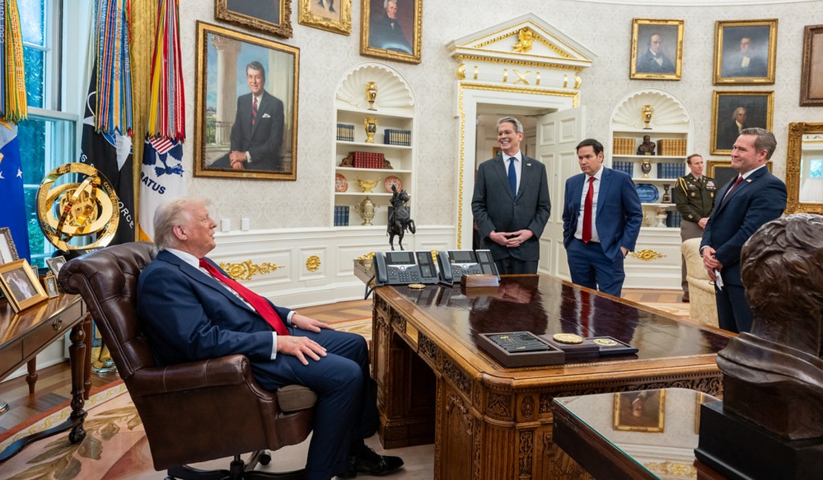Donald Trump with Scott Bessent, Marco Rubio and Mike Waltz.