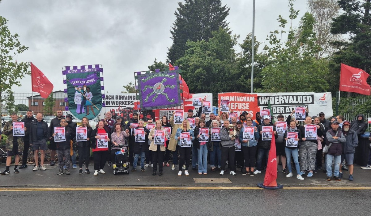 National Women’s Committee join Birmingham bin workers picket line. Photo: @unitewestmids / X
