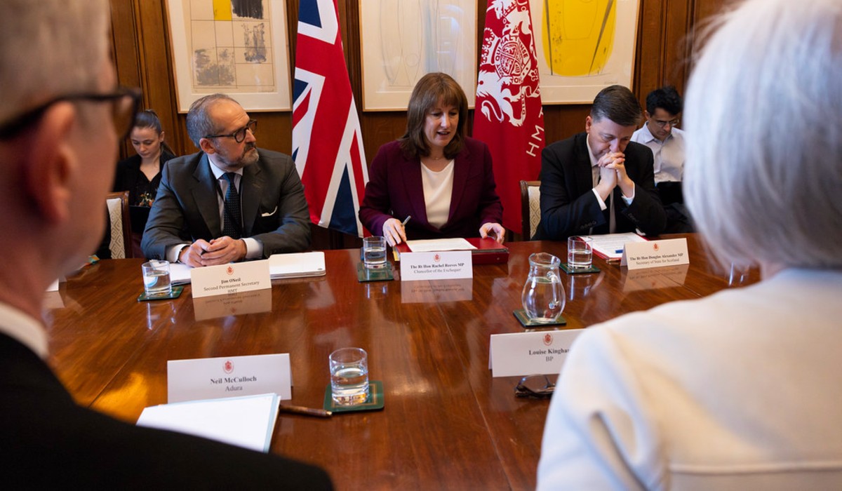 Rachel Reeves hosting an oil and gas roundtable.