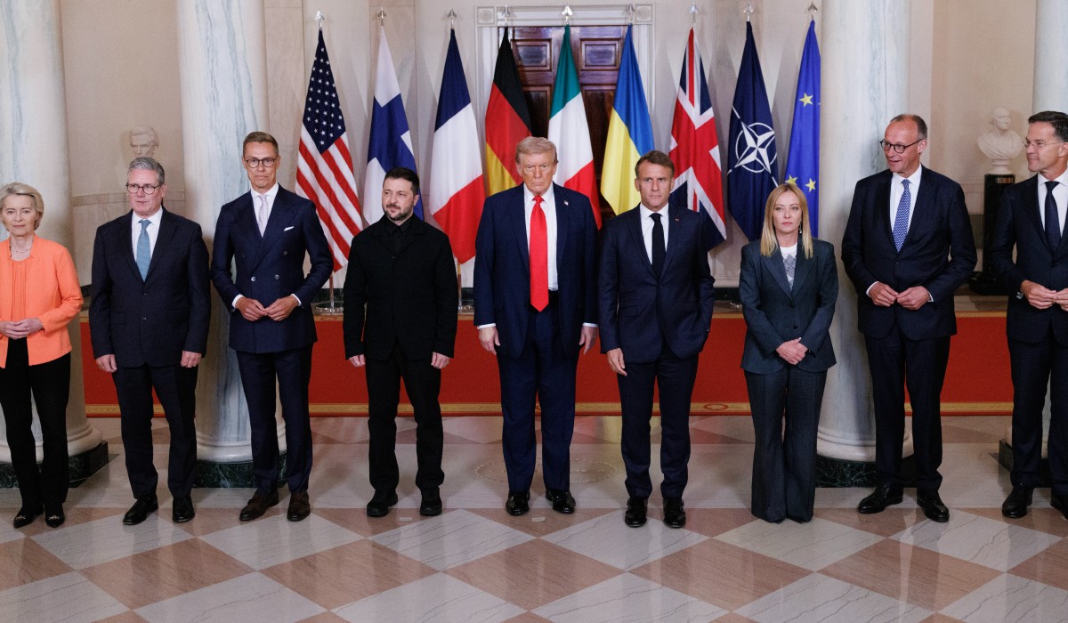 Left to right: Ursula von der Leyen, Keir Starmer, Alexander Stubb, Volodymyr Zelenskyy, Donald Trump, Emmanuel Macron, Giorgia Meloni, Friedrich Merz, Mark Rutte