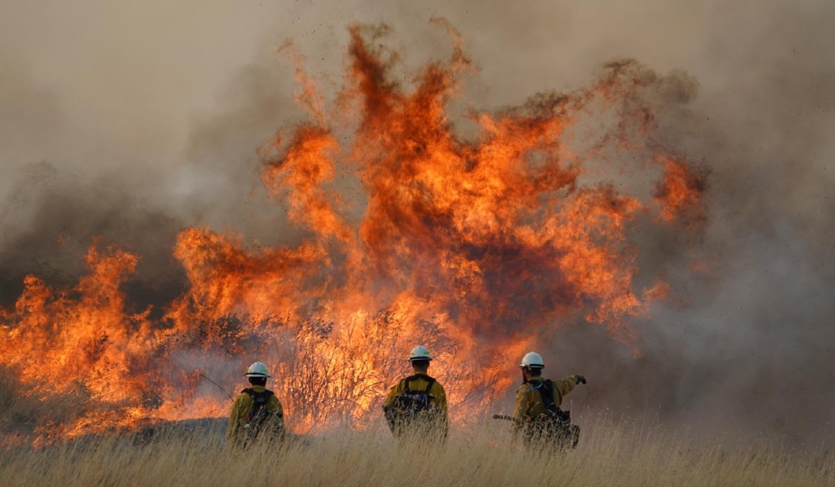 Billowing flames in grasslands of the Modrite Fire